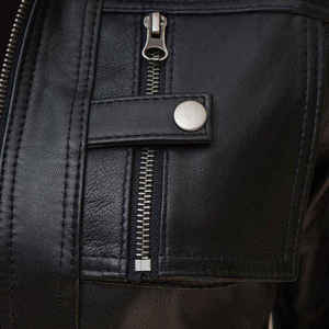 Chaqueta de cuero PU negra para mujer al por mayor, con cremallera, estilo motociclista, cuello alto, ajuste ceñido, chaqueta utilitaria de moda OEM - Product Image 6
