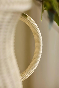 Macetero de ratán artesanal espacioso con pedestal, soporte alto decorativo para plantas para decoración del hogar en interiores, fibra natural y diseño elegante. - Product Image 4