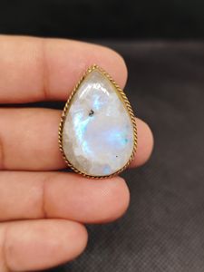 จี้หินมูนสโตนแบบร่อง คุณภาพสูง ราคาขายส่ง จี้หินมูนสโตนแบบร้อยเชือกมาคราเม่ คริสตัล - Product Image 4