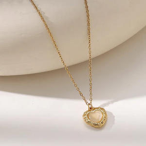 Collar con Forma de Corazón para Mujer en Estilo Moderno, Acero de Titanio con Baño de Oro Real de 18K y Recubrimiento PVD, con Piedra Ojo de Gato - Product Image 3