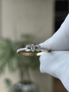 Anillo de Oro de 14K para Mujer con Diamante Cultivado en Laboratorio Qube Star Q-LR-0750, Corte Marquesa, 0.35 Ct, Color E, Certificado IGI - Product Image 4