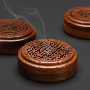 Porte-Bakhoor en bois CasaLuxe, brûleur d'encens artisanal en bois naturel avec un design arabe sophistiqué pour une maison de prestige - Product Image 6