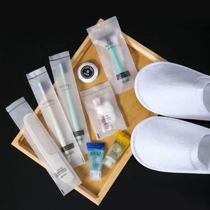 Kit <span class=keywords><strong>d</strong></span>'accessoires de toilette écologiques personnalisés 5 étoiles, pantoufles jetables biodégradables, articles de toilette pour les hôtels - Product Image 2