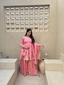 Ensemble ethnique classique CP Vichitra en soie Kurta Palazzo avec broderie riche en sequins et dupatta à dentelle sur quatre côtés (NW3098)-DC - Product Image 2