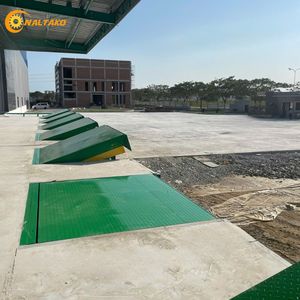 Plataforma Niveladora Compacta de 6t para Carga en Fábricas, Logística y Manejo de Mercancías - Product Image 3