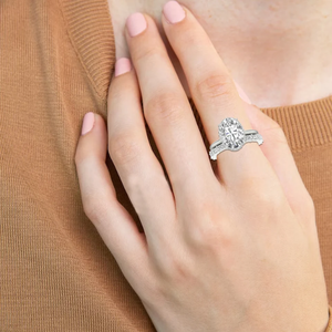 Bague de fiançailles classique pour femme en or 14 carats sertie de diamants naturels ovales de 5,57 carats, certifiée IGI, couleur G, clarté VS1 - Product Image 4