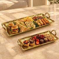 Ensemble de plateaux de service rectangulaires en aluminium finition or premium, texturés, avec poignées |   Décoration de table de luxe pour la salle à manger