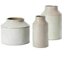 Ensemble de vases en céramique mate transparente beige, sculptés, abstraits, ajourés, style Art Déco, ronds, pour la décoration de table à la maison