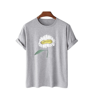 T-shirt à manches courtes col rond 100% coton imprimé fleurs peintes à la main pour hommes - Product Image 1