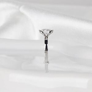 Anillo de Compromiso con Diamante Cultivado en Laboratorio de 3 Quilates, Color D, Claridad VVS2, Corte Redondo Brillante, Certificado IGI, Oro Blanco de 14k - Product Image 4