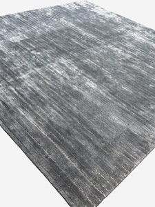 Alfombra de Lana y Seda Azul Hecha a Mano: Alfombra Moderna con Rayas Beige - Product Image 2