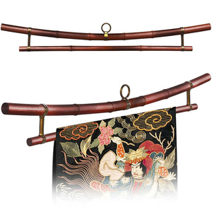 Cintre en bambou fumé de style zen pour suspendre des œuvres d'art en tissu, des kimonos, des obis et des textiles décoratifs - Product Image 3