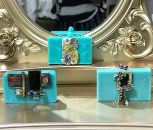 Sac de soirée à bandoulière en résine coloré unique et élégant pour les femmes artisanat de luxe fêtes de mariage pochette d'anniversaire en vente - Product Image 5