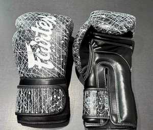 ถุงมือชกมวยหนังแท้ Fairtex Gold แบบปรับแต่งได้ ปิดด้วยแถบตีนตุ๊กแก ปิดนิ้วเต็มรูปแบบ สำหรับผู้ใหญ่ ใช้ฝึกซ้อมและต่อสู้ MMA - Product Image 6