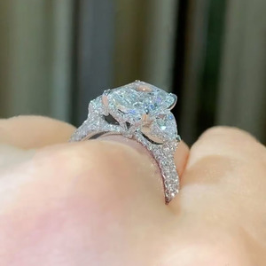 Bague de fiançailles minimaliste en moissanite taille radiant Art Déco, diamant simulé, pavé trois côtés, bague de mariage unique avec halo caché - Product Image 2