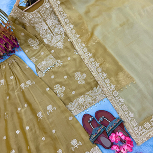 Ensemble haut en soie pure mousse 3mm avec travail de sequins, rivets et perles, pantalon palazzo évasé, dupatta en dentelle sur quatre côtés et bordure perlée KW 1163 - Product Image 5