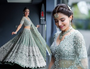 Tenue de cérémonie brodée, série Kb, Lehenga Choli en tulle pour mariée, nettoyage à sec - Product Image 2