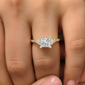 แหวนเพชรทรงปรินเซสคัท เพาะเลี้ยงในห้องปฏิบัติการ ทองคำ 14K 18K สีเหลือง น้ำหนักรวม 1.30 กะรัต รับรองโดย IGI สี DEF ความสะอาด VVS แหวนแต่งงาน เครื่องประดับชั้นดี ผู้ผลิต ODM - Product Image 2