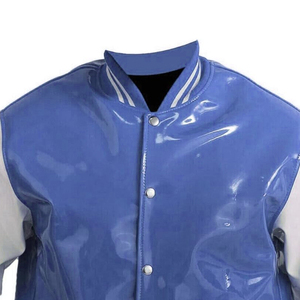 Chaqueta Varsity de Cuero PVC para Hombre - Chaqueta Bomber de Béisbol Personalizable de Alta Calidad con Cuello Alto y Logotipo Frontal - Product Image 3