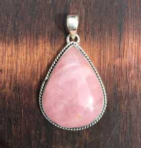 Colgante de Cristal de Cuarzo Rosa Natural - Product Image 3