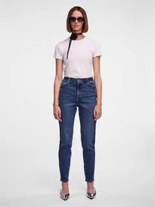 Vaqueros clásicos de corte mom fit, confeccionados en algodón premium, con un elegante efecto lavado, tela resistente y un corte de cintura alta relajado. - Product Image 3