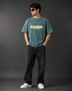 เสื้อยืดโอเวอร์ไซส์ผู้ชาย แบรนด์ Madeon Studios ผ้าฝ้าย แขนสั้น คอกลม สไตล์ลำลอง สตรีทแวร์ พิมพ์ลายโลโก้ด้านหน้า - Product Image 1