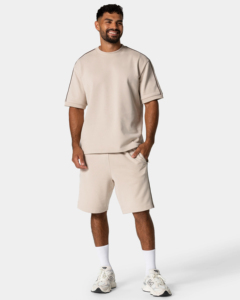 ชุดฤดูร้อนสีพื้นใส่สบายสำหรับผู้ชาย เสื้อยืดผ้าฝ้ายสั่งทำ กางเกงขาสั้นผ้าเจอร์ซีย์ ป้องกันขนร่วง ทรงหลวมไหล่ตก - Product Image 4