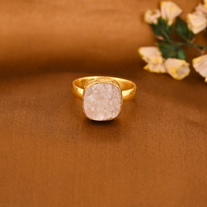 Anillo de Latón Chapado en Oro con Incrustaciones de Gemas Druzy Blancas Naturales para Mujer - Product Image 1