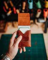 Dompet Pria Kulit Asli Berkualitas Tinggi Vintage Ramah Lingkungan Model Pendek Tanpa Jahitan Buatan Tangan Presisi Laser Cut Tipis Tanpa Jahitan