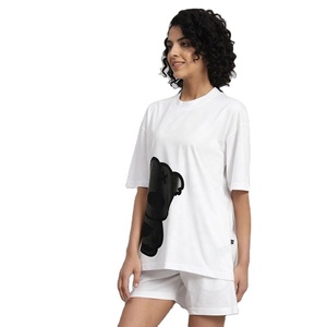 Conjunto doble estampado de dibujos animados blanco más vendido para mujer Camiseta y pantalones cortos de gran tamaño personalizados Bueno para ropa deportiva y ropa informal - Product Image 3