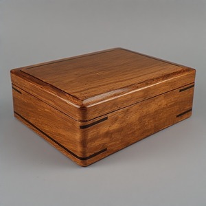 Estuche de viaje compacto de madera premium para cigarros, diseñado para un fácil manejo y una protección confiable durante el uso diario. - Product Image 1