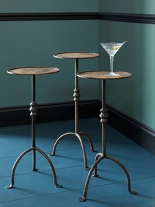 Mesa de Centro Única de Latón con Tapa de Mármol y Estructura Metálica, Diseño Contemporáneo, Mueble de Sala Hecho a Mano, Minimalista, Uttar Pradesh M F - Product Image 6