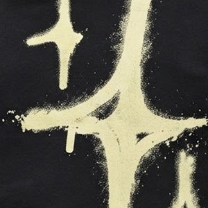 Nouveau sweat-shirt à capuche noir personnalisé pour homme avec impression de numéro style peinture en spray crème, poche avant, coupe classique, décontracté, pour l'automne - Product Image 6