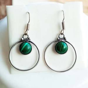 Pendientes de Araña Hechos a Mano de Latón y Turquesa con Gemas en Forma de Lágrima para Bodas y Fiestas - Product Image 5