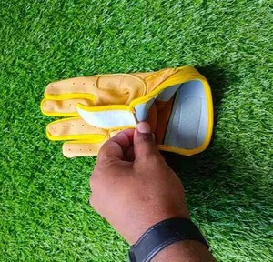 Gants de baseball en cuir à doigts séparés avec design respirant pour adultes droitiers, utilisation en position de receveur, fermeture auto-agrippante - Product Image 6