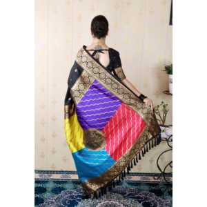 Sari en soie Banarasi noir et multicolore Elite Weaves avec pallu tissé Zari, vêtements indiens et pakistanais doux - Product Image 4