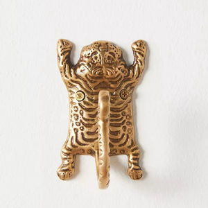 ตะขอแขวนผนังอะลูมิเนียมหล่อขัดเงาสำหรับตกแต่งบ้านสไตล์ร่วมสมัย ให้ผิวสัมผัสเรียบเนียนและแข็งแรงทนทาน - Product Image 1