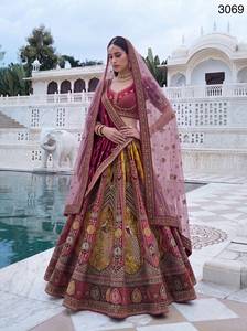Lujoso lehenga nupcial multicolor con trabajo Dori y doble dupatta. - Product Image 3