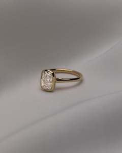 Anillo de compromiso y boda solitario de plata 925 con moissanita VVS de corte esmeralda y engaste invisible certificado, venta al por mayor de fábrica - Product Image 4