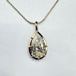 จี้เพชรทรงลูกแพร์ 8.00 กะรัต ทองคำขาว 18K เพชรเพาะเลี้ยงในห้องปฏิบัติการ รับรองโดย IGI แบบโซลิแทร์ ไม่มีสร้อย - Product Image 1