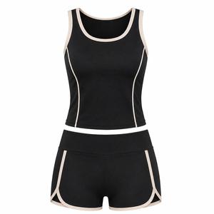 Ensemble de yoga 2 pièces pour femmes grandes tailles, haut court sans manches à dos nageur et décolleté ras du cou, short taille haute avec bordure contrastante, en spandex sans couture - Product Image 1