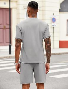 Conjunto de camiseta de manga corta y pantalones cortos de punto de secado rápido de color sólido informal de verano para hombre, gris claro - Product Image 6