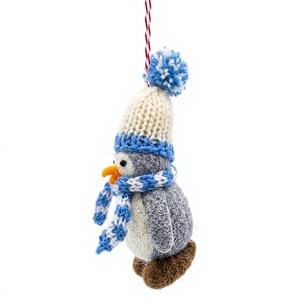 Décorations de Noël Premium Pingouin Écharpe Chapeau Petites Créations Artisanales 100% Laine Écologique Style Traditionnel Décoration Murale Intérieure - Product Image 3