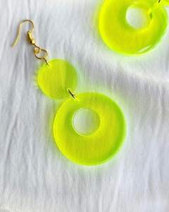 Boucles d'oreilles en résine pour femmes, bijoux tendance, couleur rouge, boucles d'oreilles en résine pour femmes, meilleure qualité à prix abordable, artisanat en résine. - Product Image 3