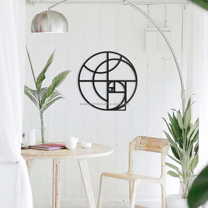 Arte de pared de metal negro con marco redondo elegante Perfecto para la decoración interior elegante del hogar o la tienda Diseño elegante para espacios modernos - Product Image 2