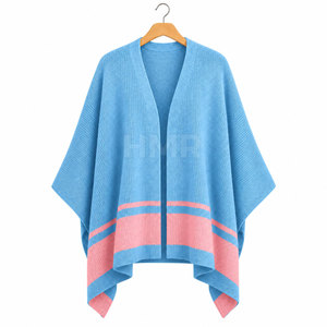 Capa de Sororidad HMR con Logotipo Bordado, Color Azul Claro con Ribete Rosa, Poncho con Bloques de Color, Suéter Antipelusas 100% Acrílico - Product Image 1