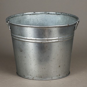 Maceta de hierro rústica de alta calidad diseñada para interiores de estilo rústico y aplicaciones de paisajismo exterior. - Product Image 1