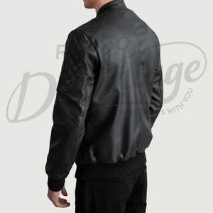 Veste bomber en cuir noir pour homme, coupe ajustée, avec détails matelassés aux épaules, en cuir d'agneau de qualité supérieure - Product Image 1