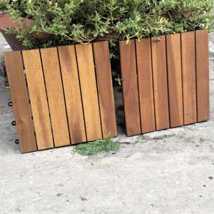 Dalles de terrasse extérieures emboîtables de haute qualité / Revêtement de sol en bois, taille 300 x 300 mm, décor balcon, jardin, allée, terrasse, patio. - Product Image 1