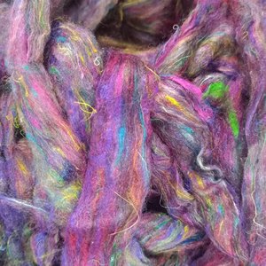 Fibre de soie de sari recyclée multicolore vibrante - Fibre douce tirée à la main pour le filage, le feutrage et les arts textiles - Product Image 6